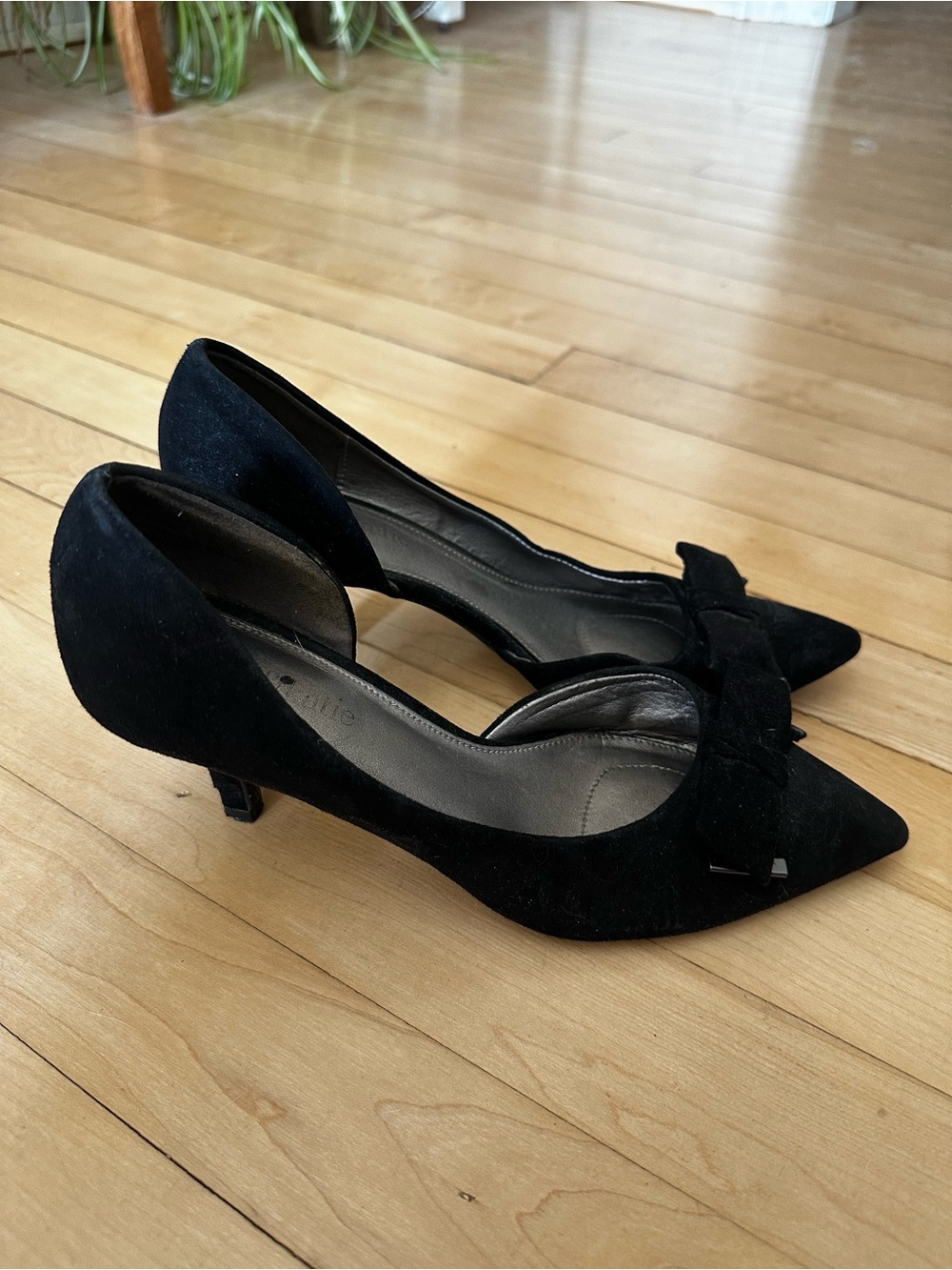Black Suede Pointed-Toe Low Heel Pumps with Bow